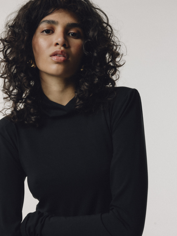 DEVON BLACK TURTLENECK